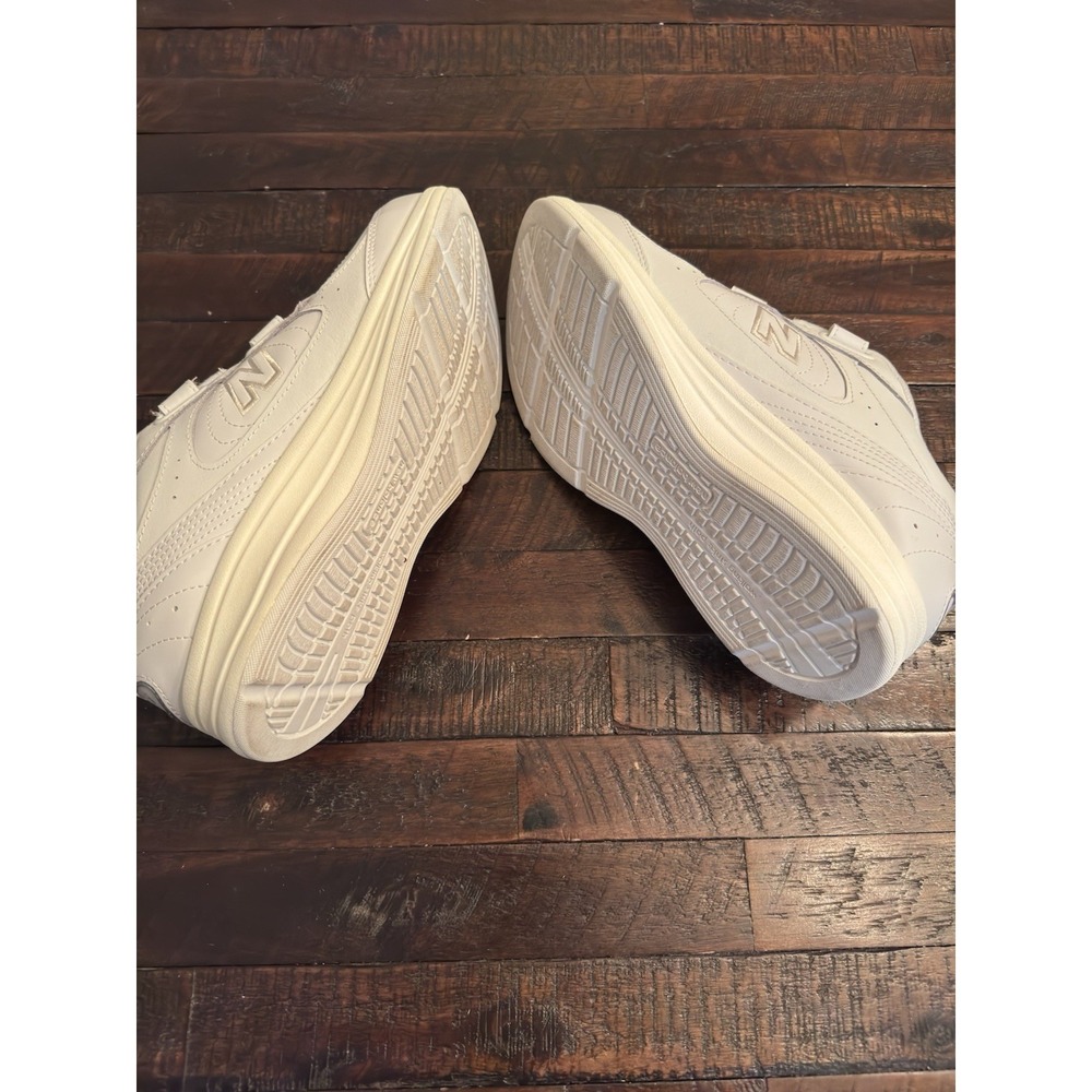 New Balance 577 Women's White Leather Walking Shoes (WW577VW) – Size 8.5 - Picture 6 of 7